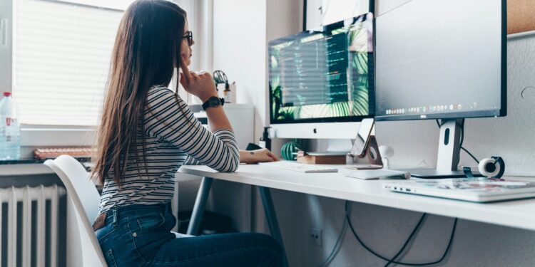 Impulsando la diversidad en la tecnología: El Impacto de las mujeres en blockchain e inteligencia artiﬁcial