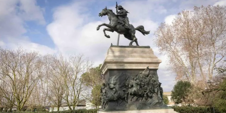 Restaura escultura ecuestre de la heroína Anita Garibaldi en Roma