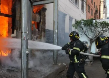 Incendio consume edifico en la colonia Centro