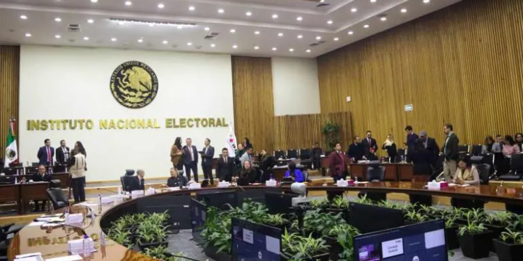 INE pide al Senado corregir errores en listados de candidatos a la elección Judicial