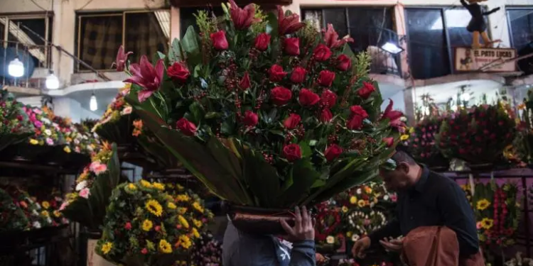 Por Día del Amor y la Amistad prevén derrama de 2 mil 68 mdp en CDMX