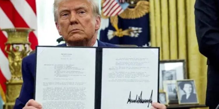 Trump: Los aranceles a México y Canadá «podrían subir» con el tiempo