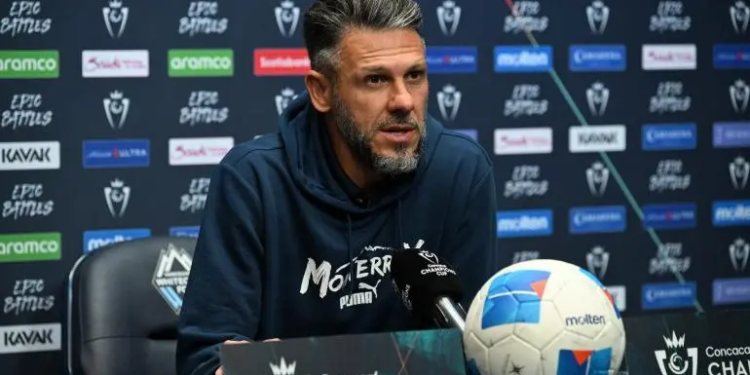 Rayados viaja con Martín Demichelis y Jesús Corona para enfrentar a Pumas