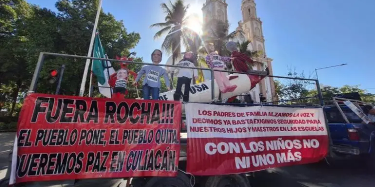 Se movilizan en Culiacán en contra de la violencia y piden renuncia de Rubén Rocha