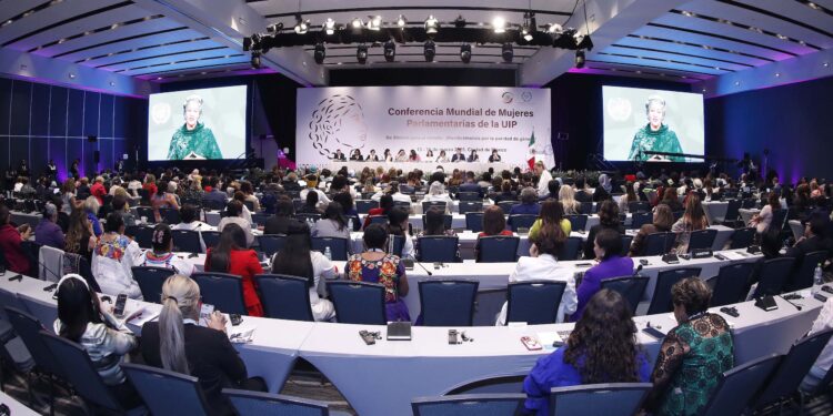 Coinciden legisladoras del mundo en destinar recursos para empoderar a las mujeres en política