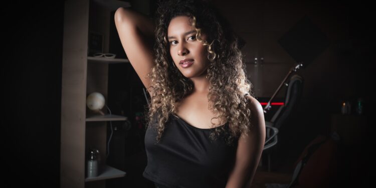 MALENNA, LA PRIVILEGIADA VOZ COLOMBIANA PRESENTA EN MÉXICO SU NUEVO SENCILLO «ME ENCANDILÓ TU LUZ»