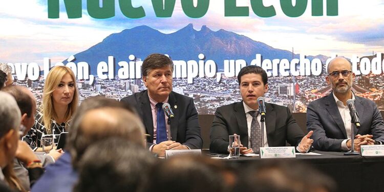 Ven a Secretario de Nuevo León liderando la “operación acordeón’