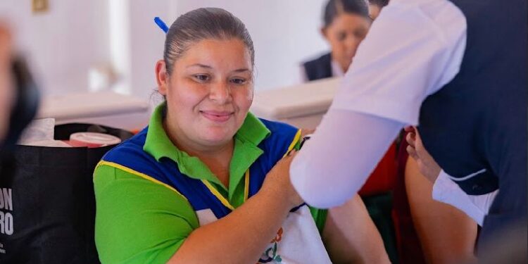 Realizan primera campaña de vacunación en Nayarit para jornaleros de tabaco y sus familias