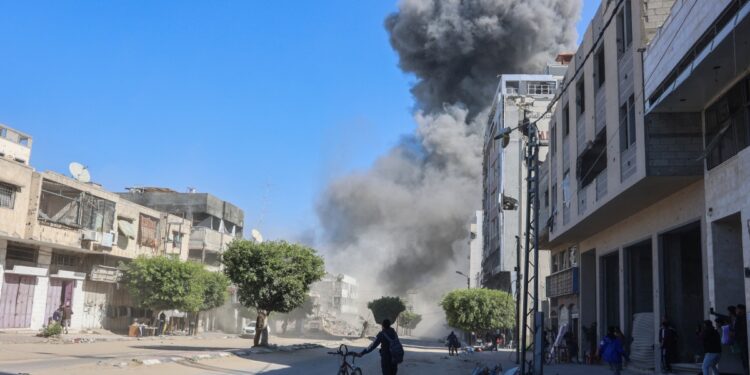 Israel lanza ofensiva terrestre en Gaza: al menos 50 muertos