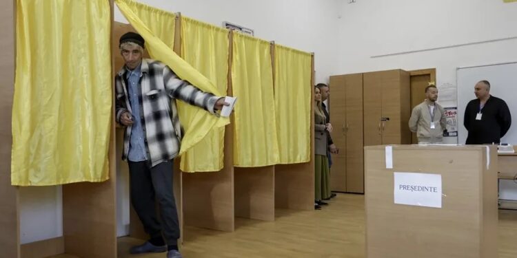 La repetición de las elecciones presidenciales de Rumanía transcurre sin incidentes