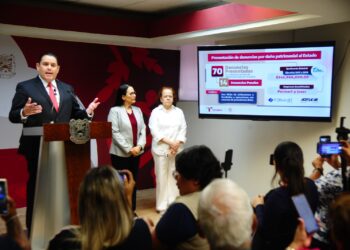 Benefició Cabeza de Vaca con contratos a los Carmona, denuncia Salud