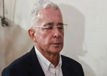Dan 12 años de prisión a expresidente colombiano Álvaro Uribe