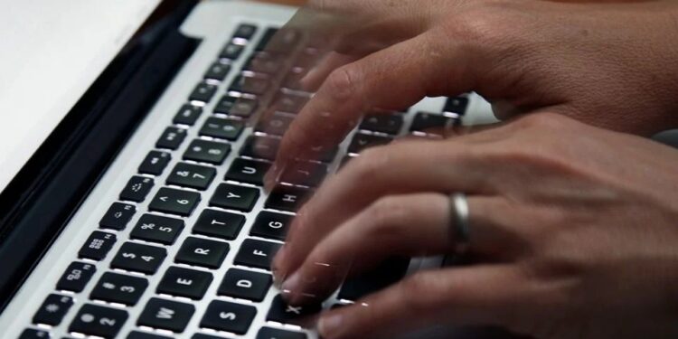 Estafadores utilizan «deepfakes» para suplantar la identidad de funcionarios de Trump