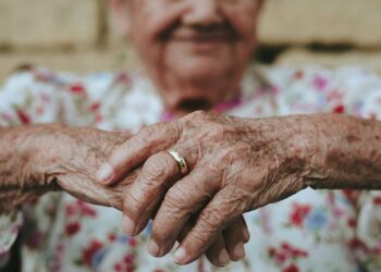 La fragilidad en la vejez puede ser heredable; de acuerdo con una nueva investigación