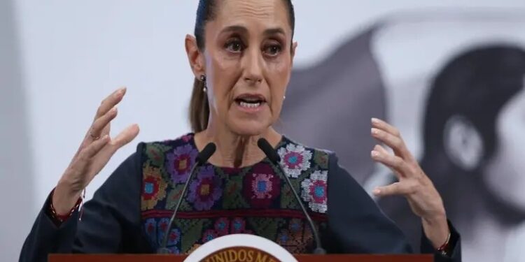 Sheinbaum pide revisar normas de transporte de materiales tras explosión de pipa en Iztapalapa