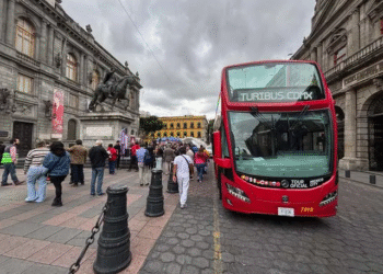 Turibús recorre ruta de desastre del sismo de 1985 en CDMX