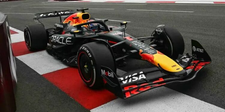 Max Verstappen arrasa en Azerbaiyán y McLaren decepciona