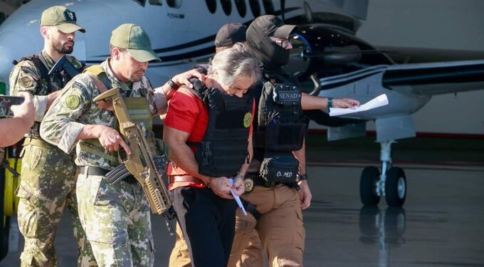 Vuelo que traslada a Hernán Bermúdez a México hace escala en Colombia antes de llegar a Chiapas