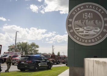 Buscan imputar al asesino de Charlie Kirk por homicidio agravado y obstrucción de justicia