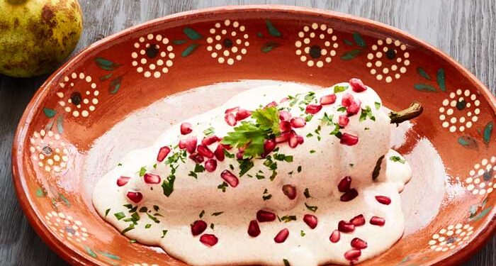 Multa de hasta 339 mil pesos por preparar chiles en nogada con este ingrediente prohibido