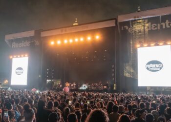 Residente presenta canción de Prudence en concierto masivo en el Zócalo