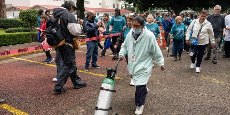 Conmemoración del Día Mundial de la Fibrosis Pulmonar / 7a Caminata de Pacientes y familiares del Instituto Nacional de Enfermedades Respiratorias (INER)