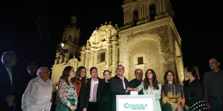 Iluminan Iberdrola México y el Gobierno de Coahuila la Catedral de Santiago Apóstol