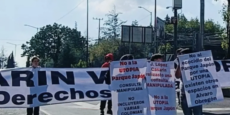 Bloquean vecinos vialidad para oponerse a Utopía en Parque ‘Las Águilas Japón’