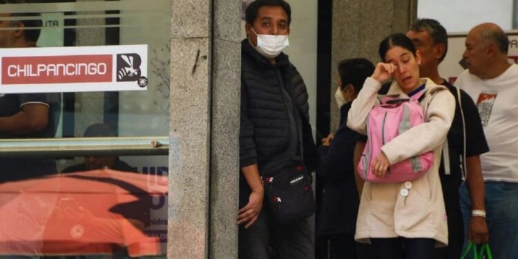 Metrobús CDMX prohíbe viajar con mochilas; aquí la explicación