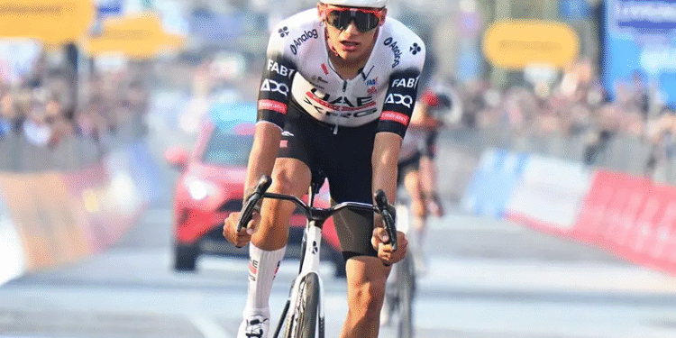 Embestida final del mexicano; Isaac del Toro logra su victoria 16