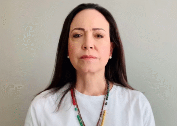 Por lucha democrática en Venezuela, dan Nobel de la Paz a Machado