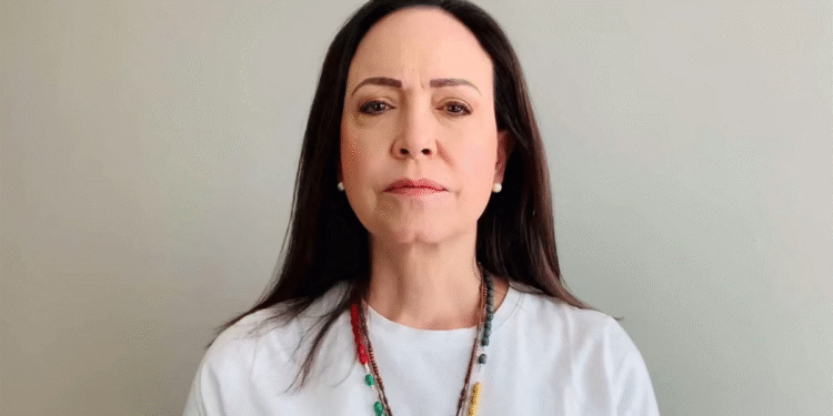 Por lucha democrática en Venezuela, dan Nobel de la Paz a Machado