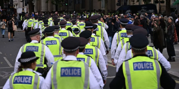 Detienen en Londres a tres hombres como sospechosos de espiar para Rusia