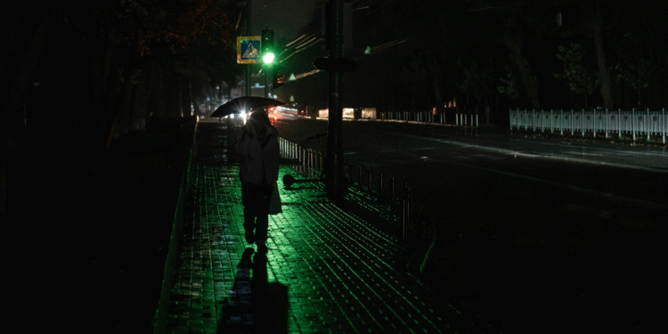 Ataque de Rusia deja sin luz a miles en Odesa, Ucrania, en plena antesala del invierno