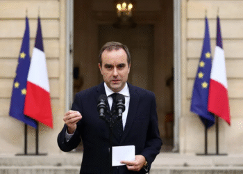 Renuncia primer ministro de Francia horas después de nombrar a su nuevo gabinete