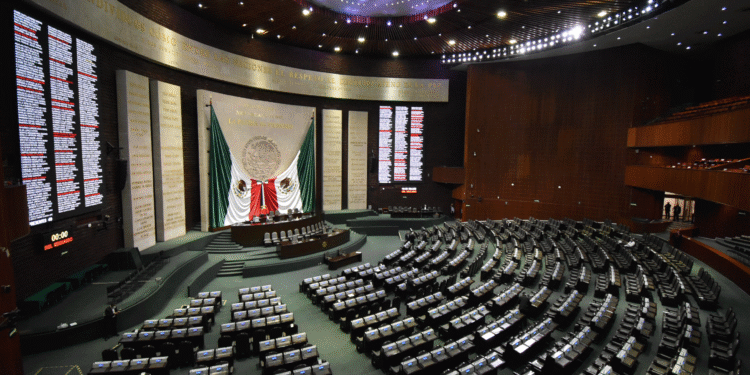 Recibe Cámara de Diputados iniciativa de la Presidencia de la República para crear la Ley General de Aguas, informa Kenia López Rabadán