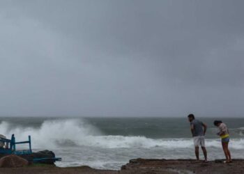 Priscilla mantiene alerta por lluvias torrenciales y oleaje elevado