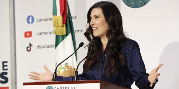 Puertas abiertas para los jóvenes en la Cámara de Diputados: Kenia López Rabadán