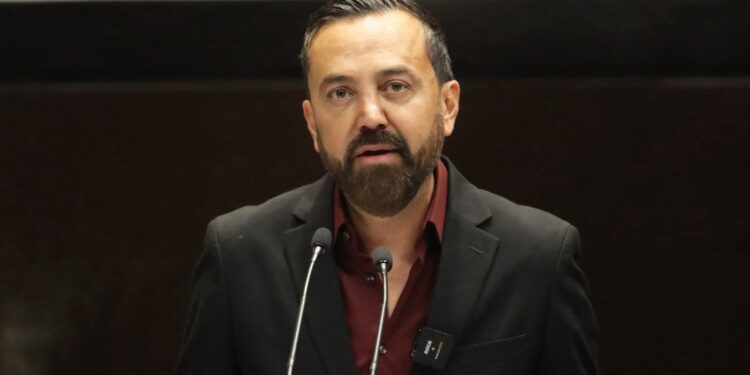 Plantean incluir educación financiera básica en planes y programas de secundaria, media superior y superior