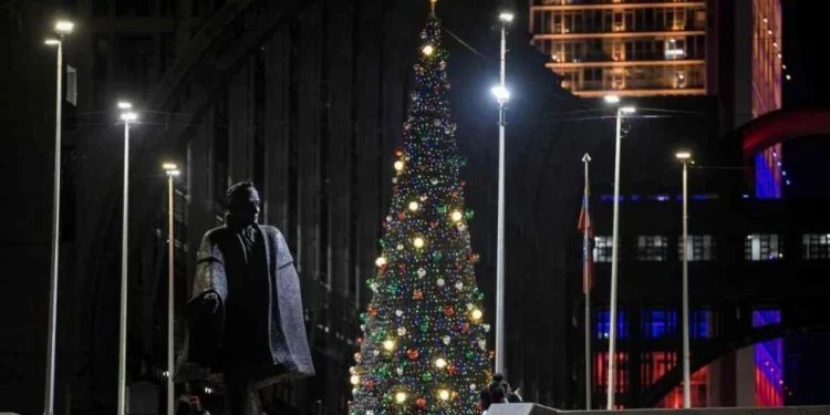 Tiroteo en encendido de árbol navideño en Carolina del Norte fue un ataque directo entre conocidos: autoridades