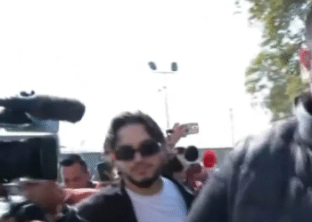 ‘No fuimos vinculados a proceso’ Christian Nodal respira aliviado tras 17 horas de audiencia