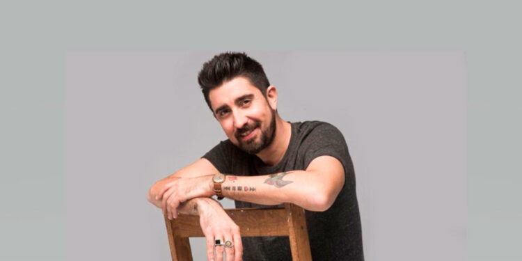 ALEX UBAGO VUELVE A MÉXICO PARA CELEBRAR LOS 25 AÑOS DE “¿QUÉ PIDES TÚ?” CON UNA GIRA CARGADA DE NOSTALGIA