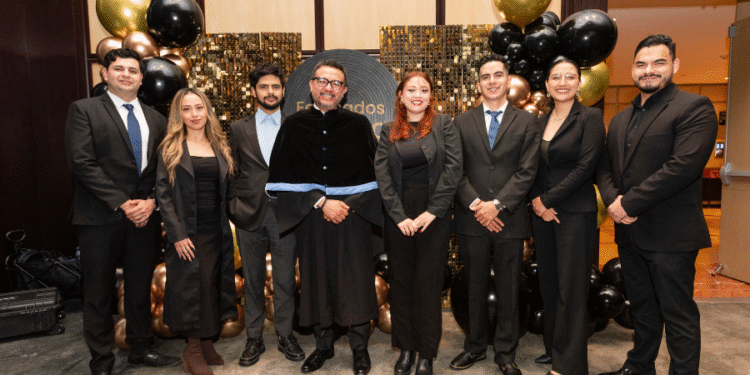 Universidad Da Vinci apuesta por el futuro de la educación digital con la graduación presencial de alumnos