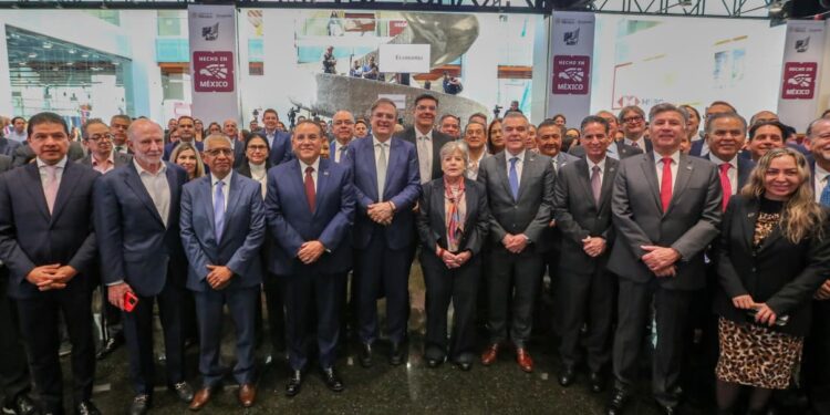 Nuevas normas para importación de vehículos de carga: Economía, SEMARNAT y CANACAR lanzan acuerdo