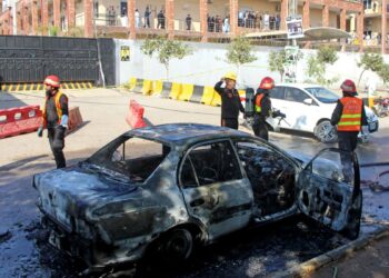 Terror en Pakistán: atentado suicida deja al menos 12 muertos frente a tribunal