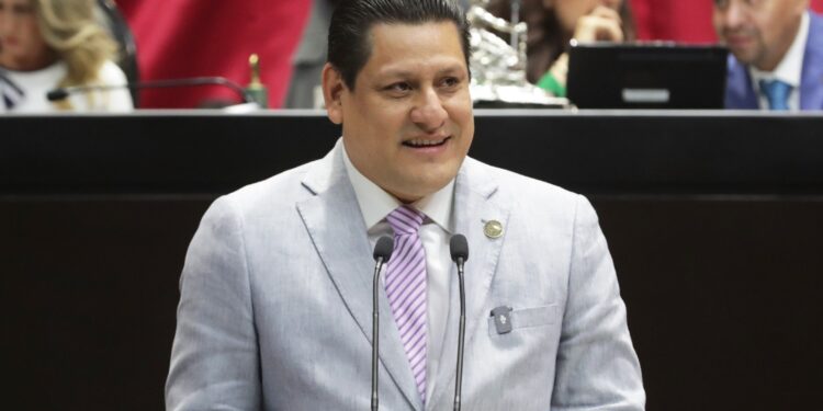 Plantea iniciativa prohibir a instituciones bancarias cobrar a usuarios reposición de plástico por robo o extorsión