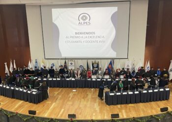 La educación debe ser permanente, incluyente, digital y profundamente humana, coinciden en premios ALPES