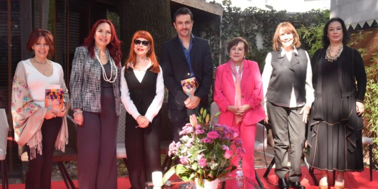 “Mujeres que rompieron el techo de cristal” comparten manifiesto de resiliencia