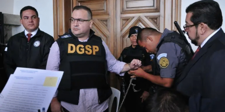 Busca FGR nueva imputación contra Javier Duarte por desvíos en salud