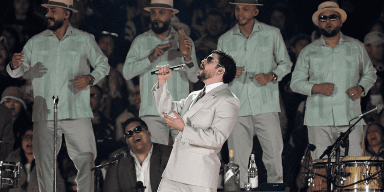 Bad Bunny sorprende en CDMX con Ana de la Reguera y Diego Boneta como invitados en su segundo show